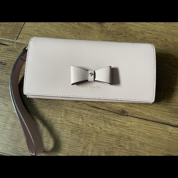 KATE SPADE-NWT Lilac Leather Wristlet